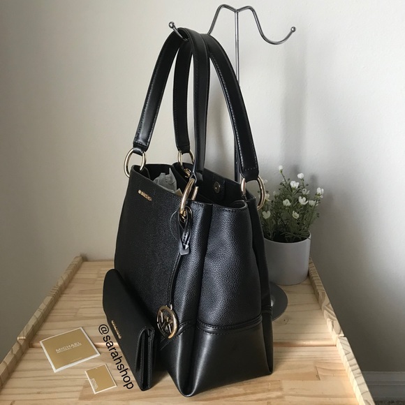 🌼Michael Kors Purse Set - Picture 3 of 16